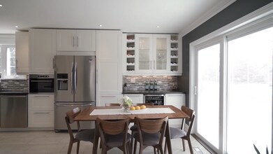 2 Deloraine Dr in Brampton, ON - Building Photo - Building Photo