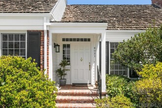 6021 Vista De La Mesa in San Diego, CA - Foto de edificio - Building Photo