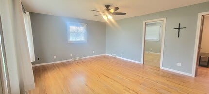 101 N Miller St in Macon, IL - Building Photo - Building Photo