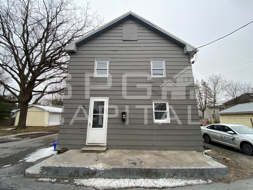 120 E Fort St in Shippensburg, PA - Building Photo