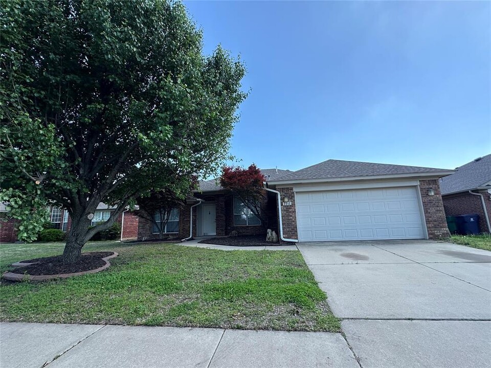 2212 SW 141st Pl in Oklahoma City, OK - Building Photo