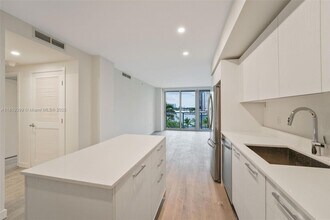 1500 Bay Rd, Unit N-0910 in Miami Beach, FL - Building Photo - Building Photo