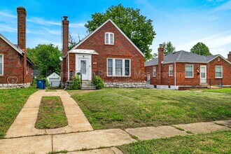 44 Jendale Ct in Jennings, MO - Building Photo - Building Photo