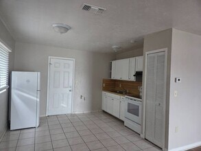 449 Las Palmas Cir in Avon Park, FL - Building Photo - Building Photo