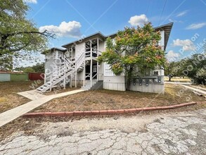 740 Donaldson Ave in San Antonio, TX - Foto de edificio - Building Photo