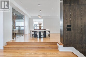 64 Centre Ave in Toronto, ON - Building Photo - Building Photo