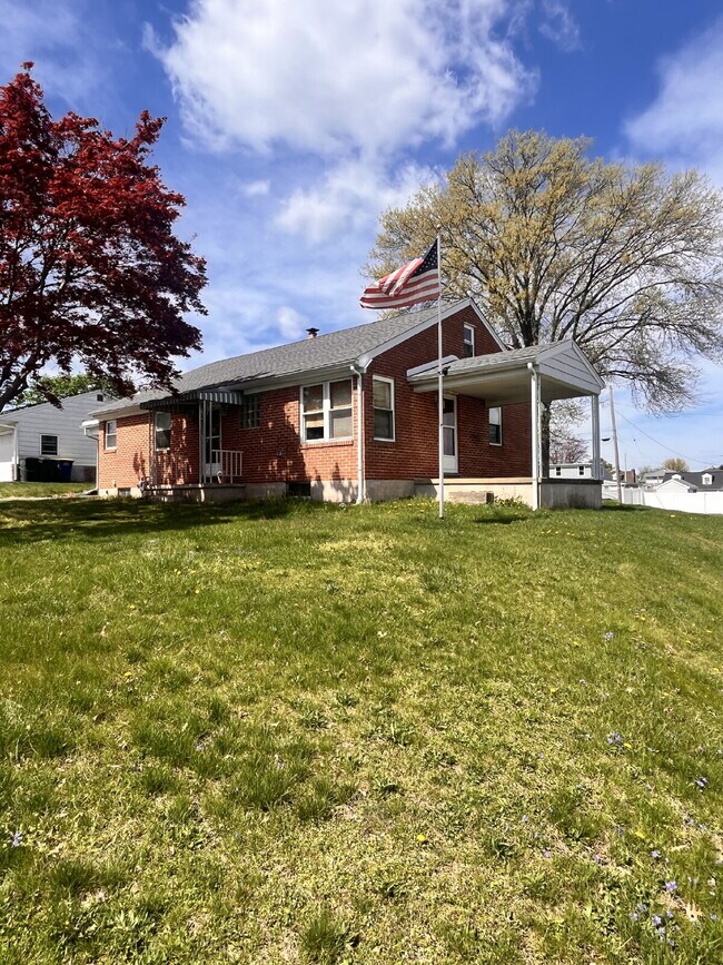 192 N 5th St in Mount Wolf, PA - Building Photo - Building Photo