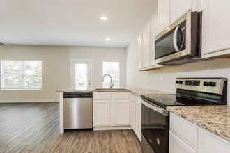 5541 Cathwick Dr in Mc Calla, AL - Building Photo - Building Photo