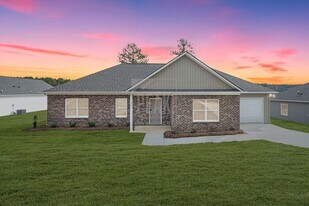 560 Woodland Cir in Odenville, AL - Building Photo