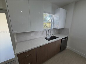 1045 SW 8th Ave in Miami, FL - Building Photo - Building Photo