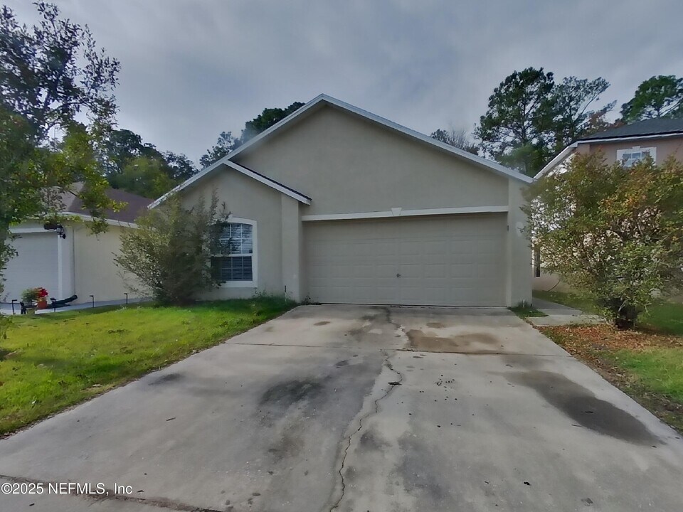 3556 Alec Dr in Middleburg, FL - Building Photo