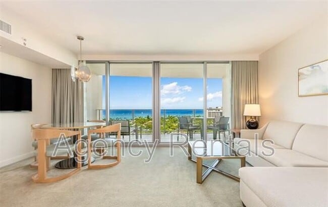 383 Kalaimoku St in Honolulu, HI - Building Photo - Building Photo