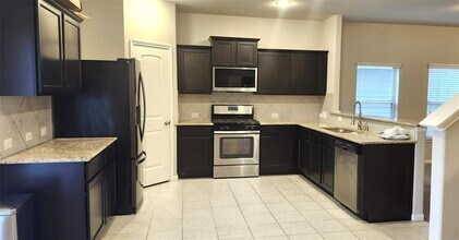 1932 Acaciawood Way in Houston, TX - Building Photo - Building Photo