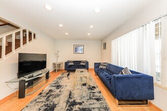 4335 Stacy Pl in San Diego, CA - Foto de edificio - Building Photo