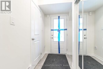 8 Fusilier Dr in Toronto, ON - Building Photo - Building Photo