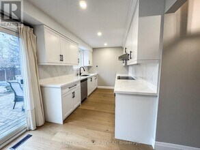 14 Calais St in Whitby, ON - Building Photo - Building Photo