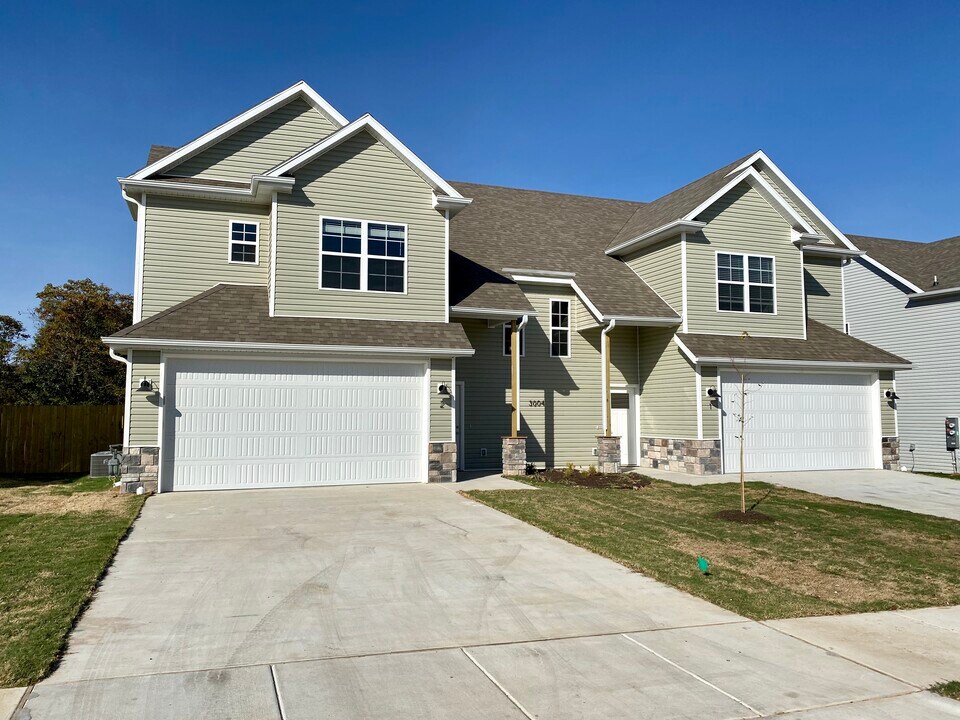 3004 SW Garrison Ln in Bentonville, AR - Foto de edificio
