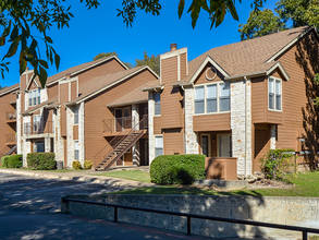 Willow Brook Apartments in Austin, TX - Building Photo - Building Photo