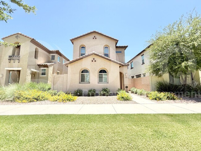 property at 3726 E Dogwood Dr