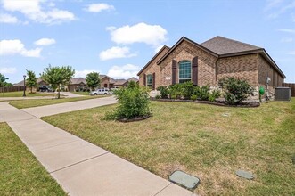 222 Cotton View Ln in Red Oak, TX - Foto de edificio - Building Photo