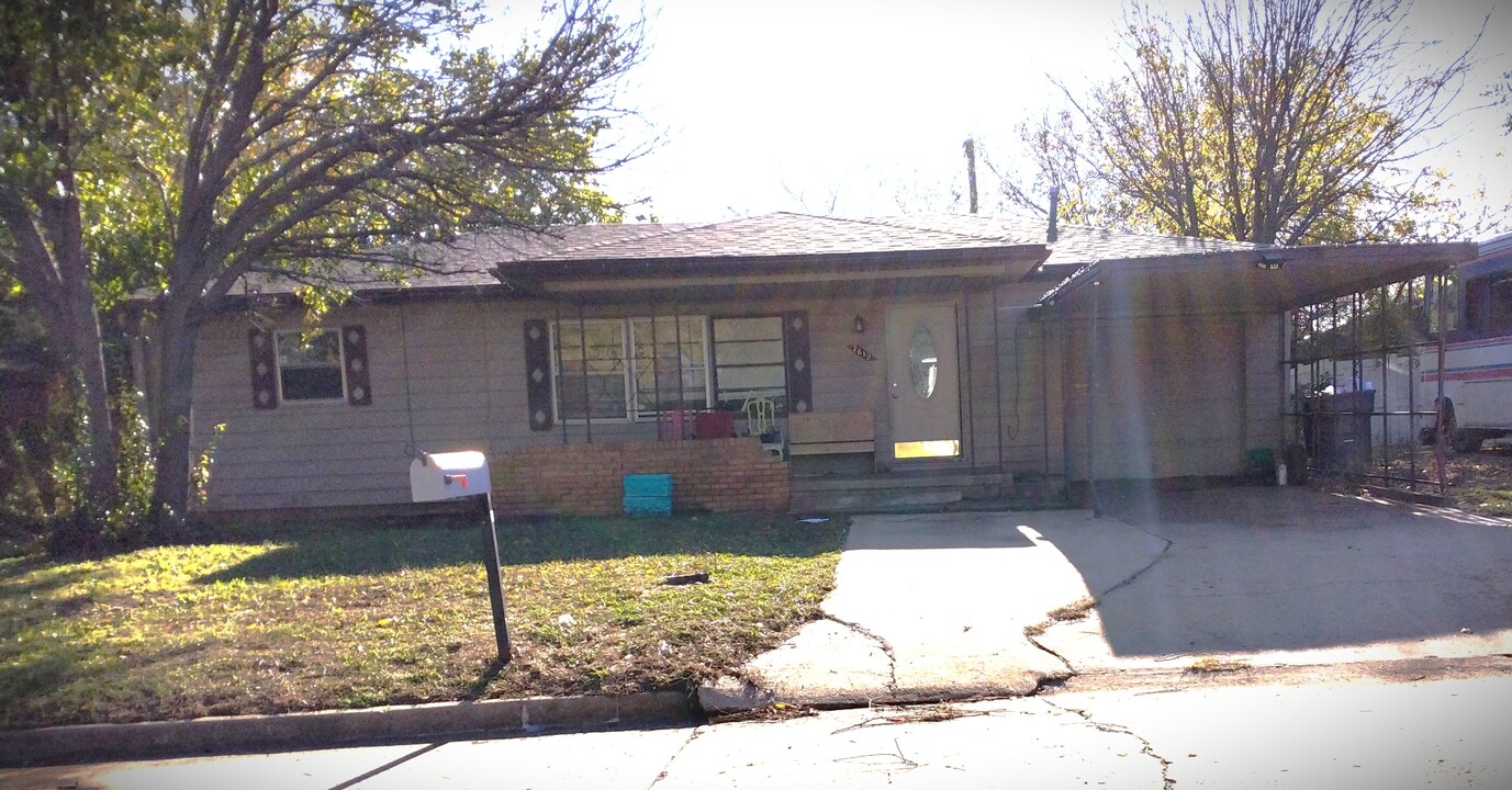 2612 NW Lindy Ave in Lawton, OK - Building Photo