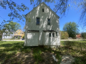 8110 Melrose Ave in Cleveland, OH - Building Photo - Building Photo