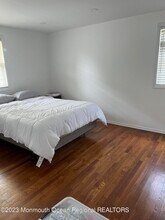 11 Barbara Ln in Ocean Township, NJ - Foto de edificio - Building Photo