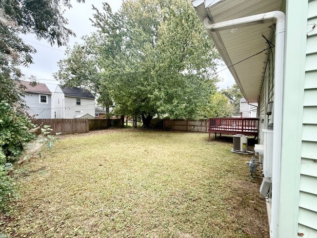 123 Poplar Ave in Newport News, VA - Foto de edificio - Building Photo