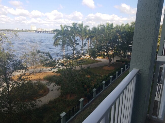 210 3rd Street West, Unit 8202 in Bradenton, FL - Foto de edificio - Building Photo