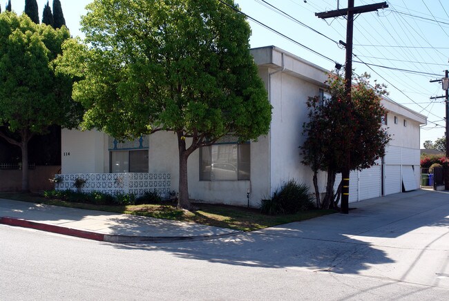 114 E 64th Pl in Inglewood, CA - Foto de edificio - Building Photo