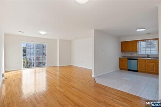 31-33 Chester Avenue Unit in Newark, NJ - Building Photo - Building Photo