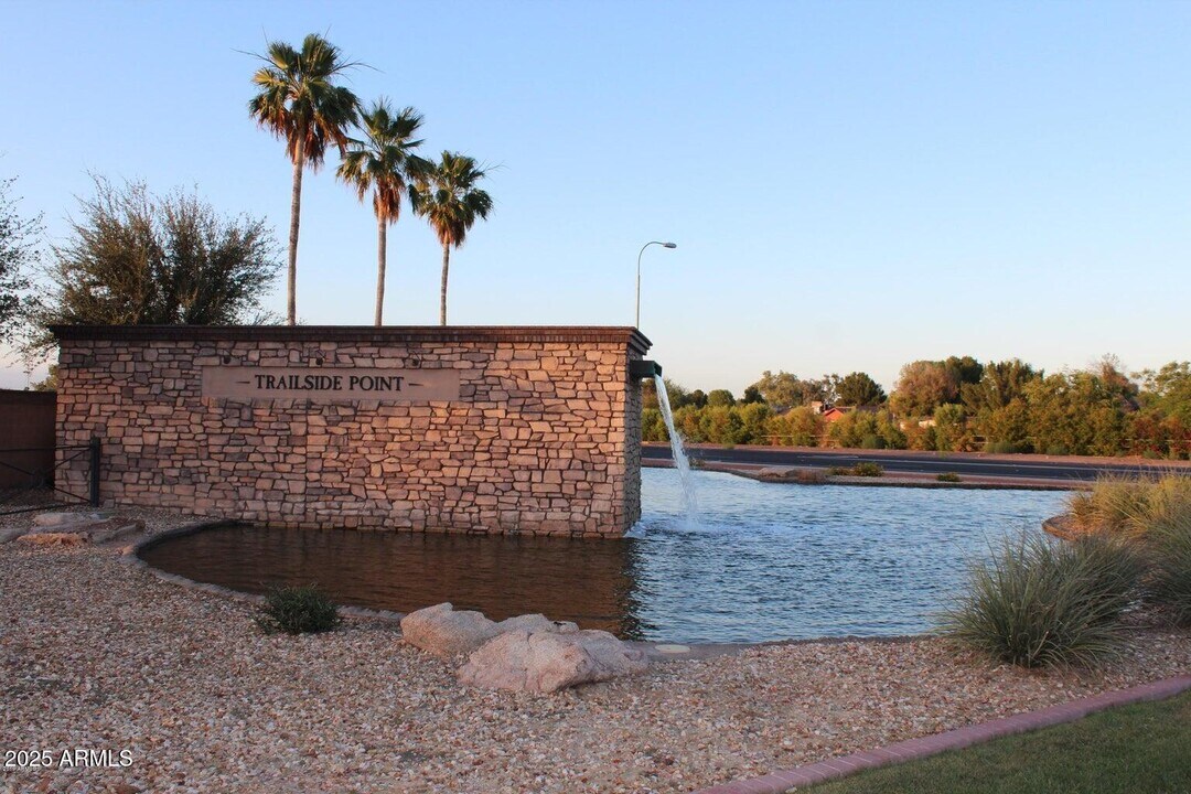 7408 W St Charles Ave in Phoenix, AZ - Building Photo