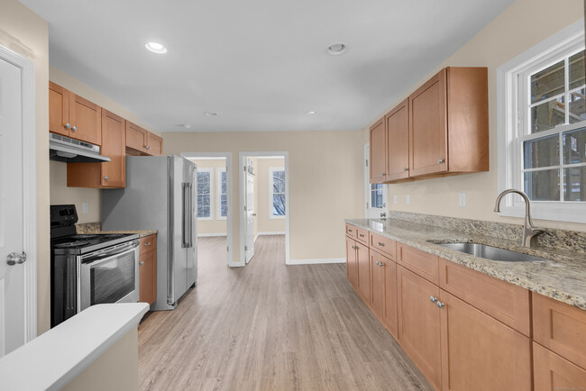 10 Rimmondale St in Seymour, CT - Building Photo - Building Photo