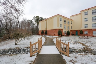 McAlpine Terrace(55+ Community) in Charlotte, NC - Foto de edificio - Building Photo