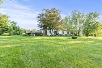 7711 Hayden Run Rd in Hilliard, OH - Building Photo - Building Photo