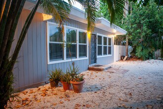 5967 SW 58th Terrace in South Miami, FL - Building Photo - Building Photo