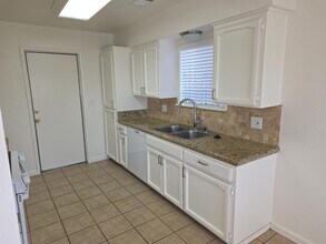 4951 E Fillmore Ave in Fresno, CA - Building Photo - Building Photo