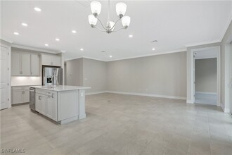 335 Tamarindo Ln in Naples, FL - Building Photo - Building Photo
