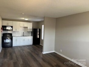 308 Hoskins Mill Ln in Charlotte, NC - Foto de edificio - Building Photo