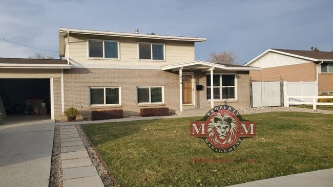 property at 1478 W Teakwood Dr