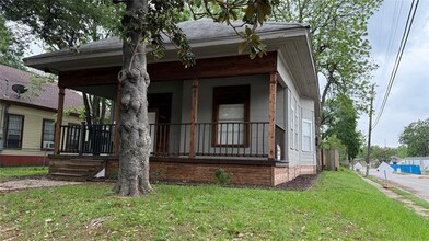 3401 S Harwood St in Dallas, TX - Building Photo - Building Photo