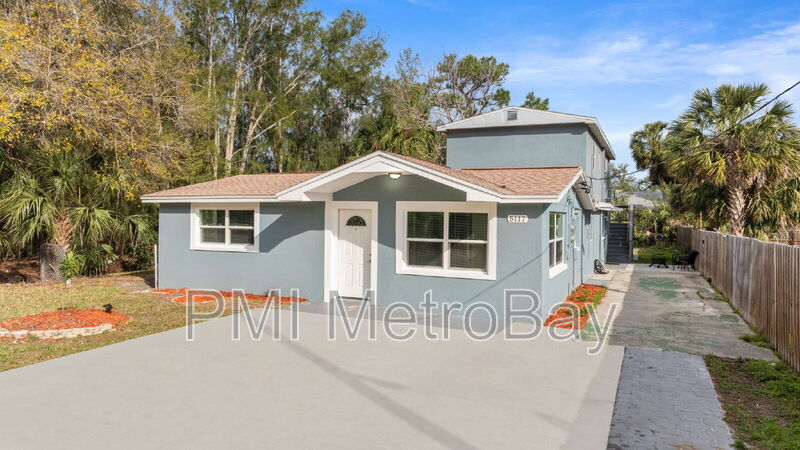 5117 Mallett Dr in Port Richey, FL - Building Photo