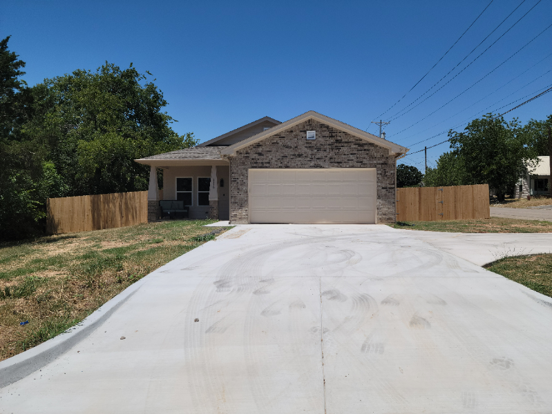 1116 N Mason St in Bowie, TX - Building Photo