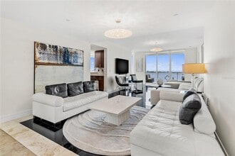 331 Cleveland St in Clearwater, FL - Building Photo - Building Photo