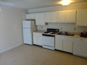 1906 E Perkins Rd in Urbana, IL - Building Photo - Building Photo