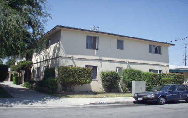 3213 Hill St in Huntington Park, CA - Building Photo