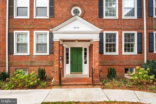 property at 3050 S Buchanan St