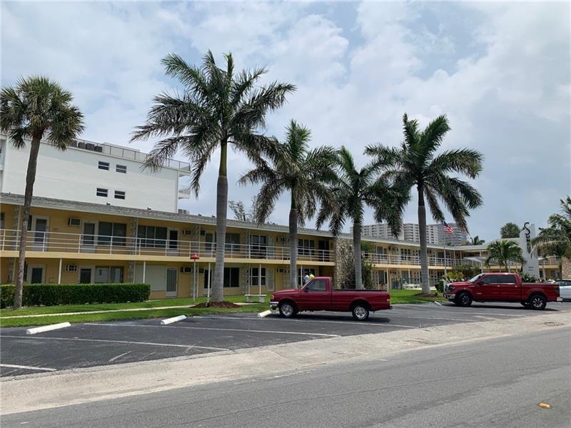 1110 N Riverside Dr in Pompano Beach, FL - Building Photo