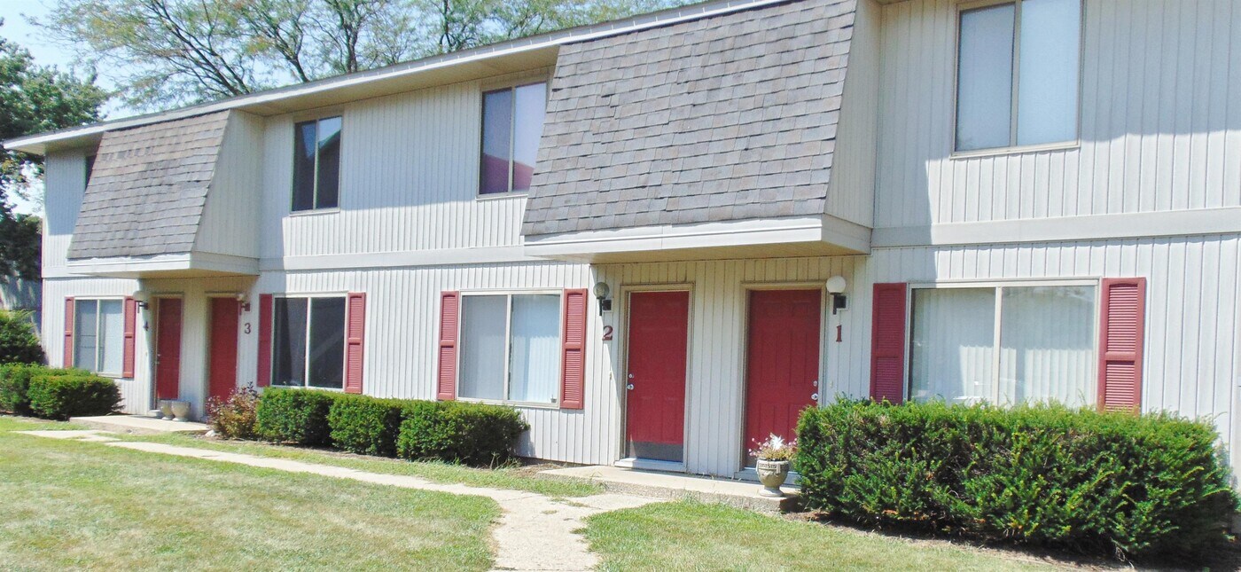 1901 Nancy Ct in Champaign, IL - Building Photo