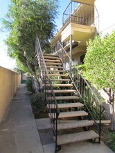 Evergreen Apartments in Downey, CA - Foto de edificio - Building Photo